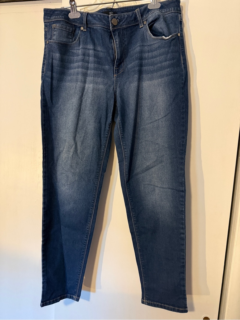 1822 Denim Women's Skinny Jeans in Dark Blue Wash